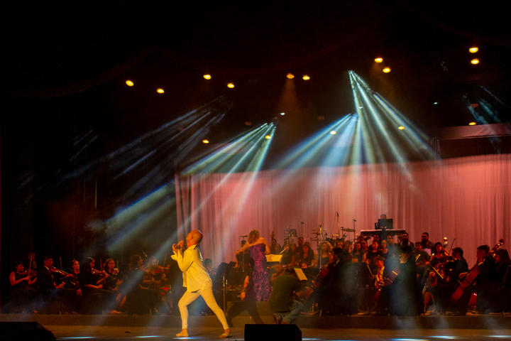 Cesaretti fusiona el pop y el rock