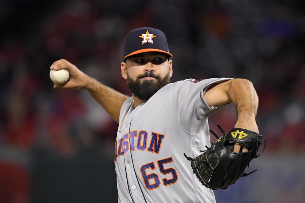 José Urquidy feliz por lanzar en Serie Mundial con Houston