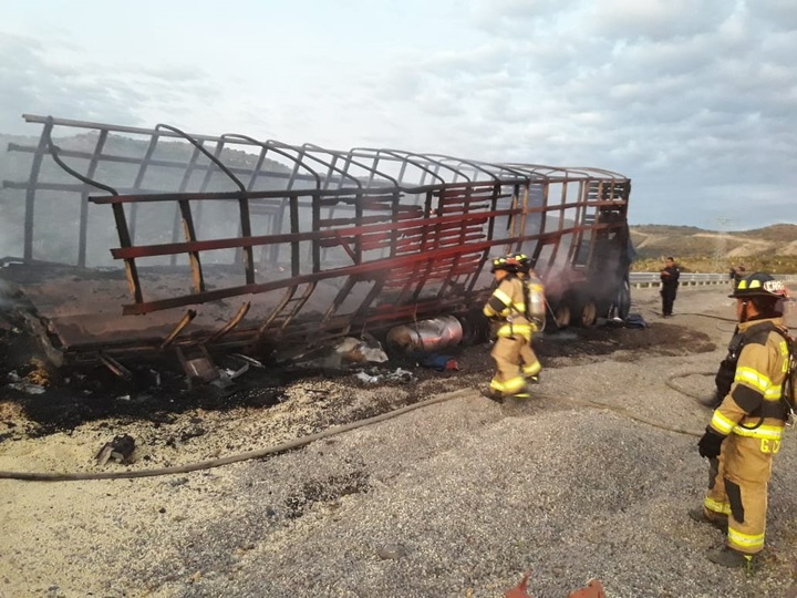 Dos quedaron carbonizados en accidente