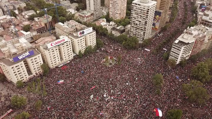 Chile: más de un millón marchan contra Piñera
