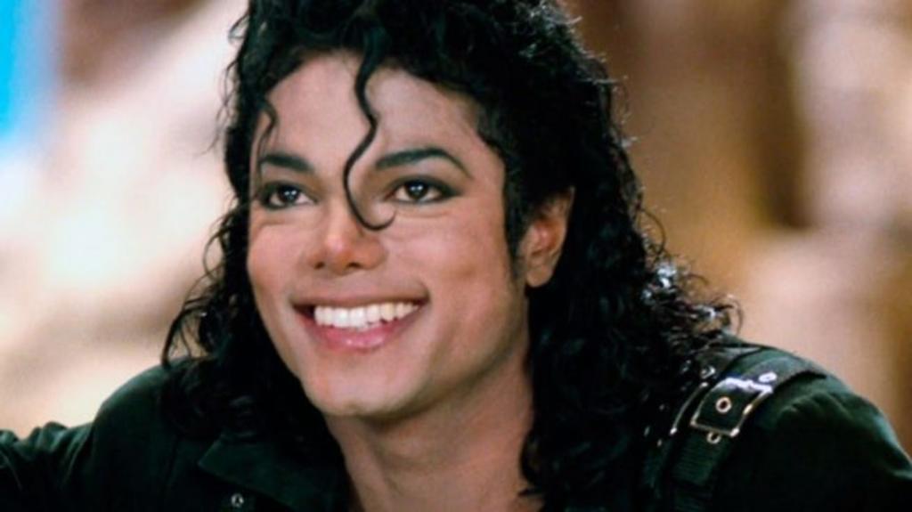 Michael Jackson 'reaparece' en México entre baile y zombies