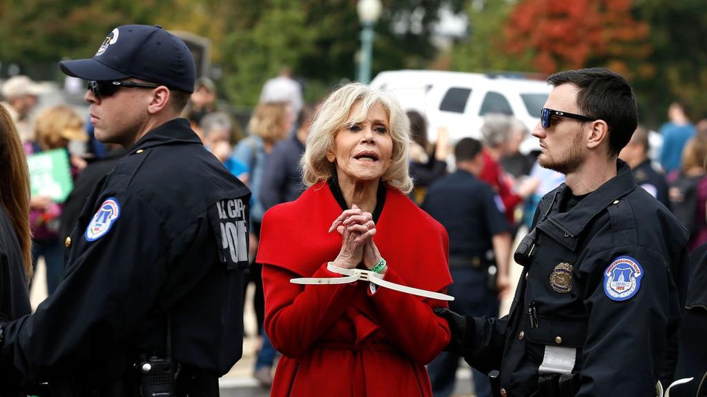 VIDEO: Jane Fonda agradece premio BAFTA mientras es arrestada