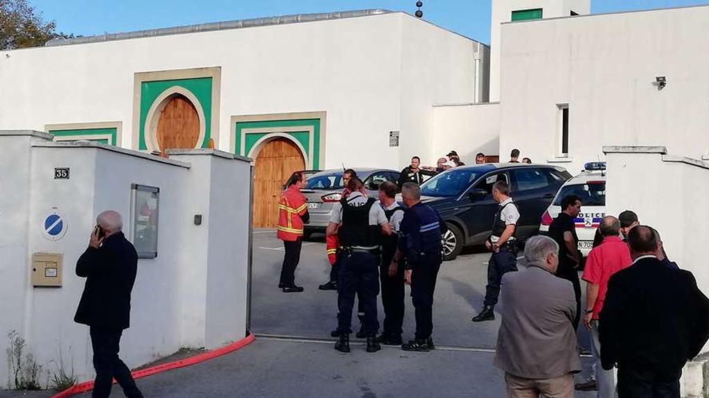 Tiroteo frente a mezquita en Francia deja al menos dos heridos