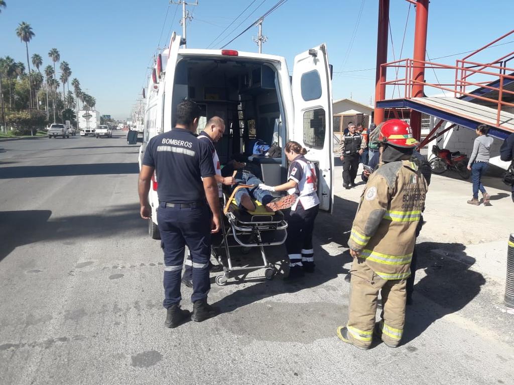 Sufre descarga eléctrica en puente peatonal de Gómez Palacio