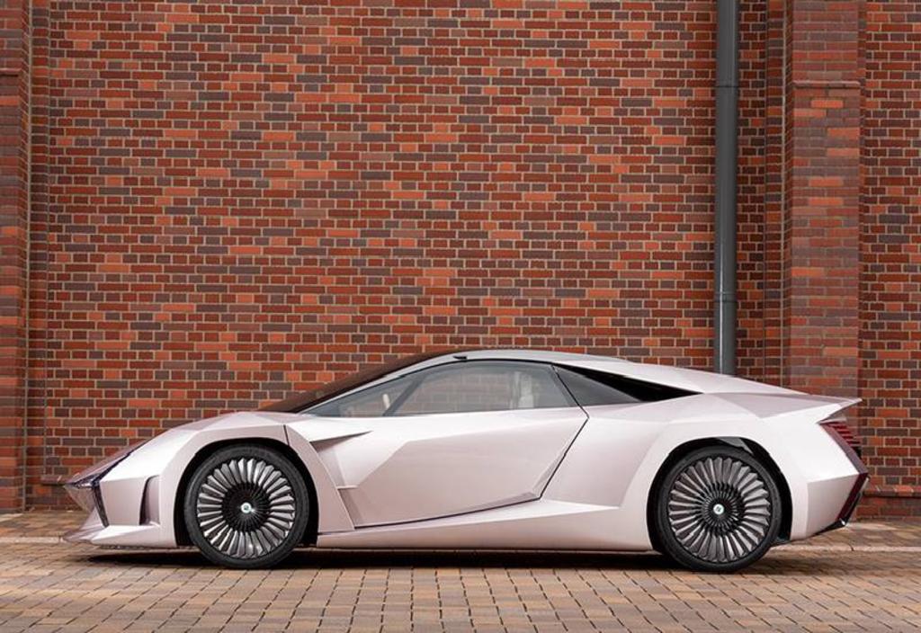 Construyen auto deportivo con fibra de madera y desechos agrícolas