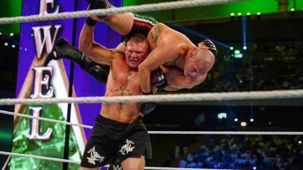 Caín Velásquez cae ante Brock Lesnar en la WWE