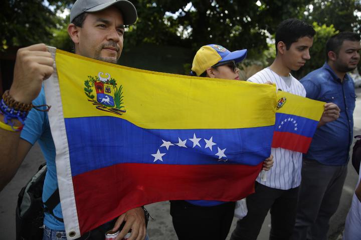 Responde Venezuela con expulsión a El Salvador