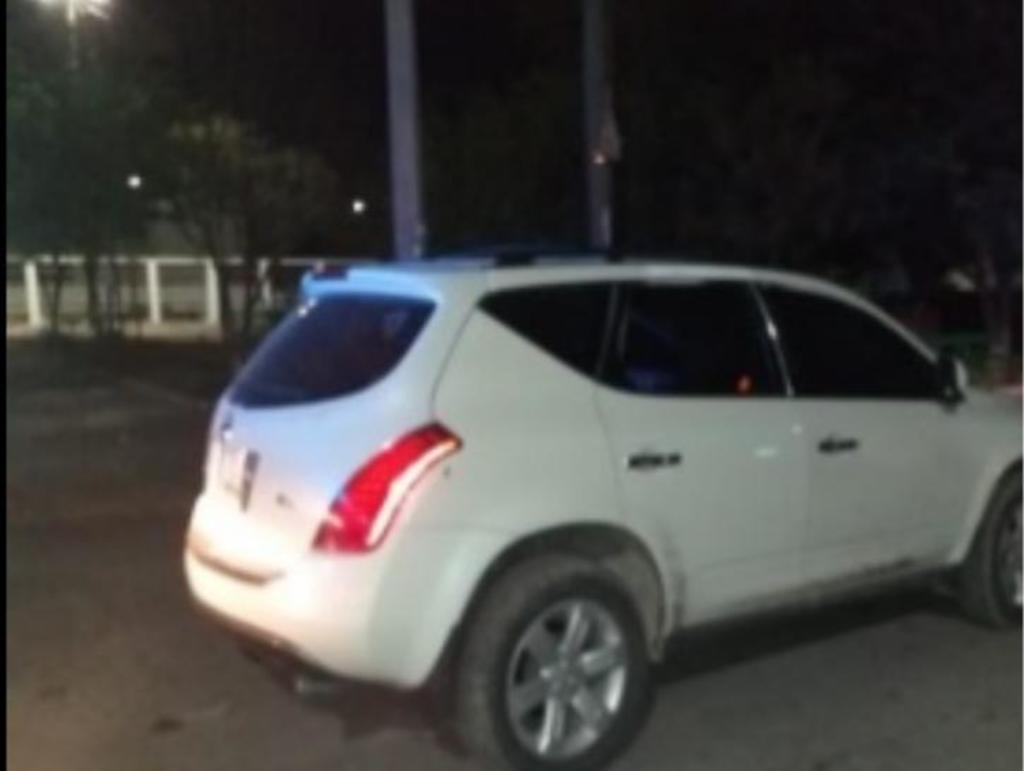 Detienen a sujeto con ametralladora y auto robado en Gómez Palacio