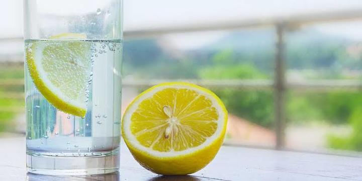 La dieta de  'agua con limón'