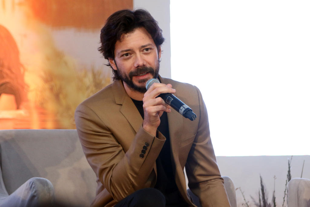 No busco encasillarme en 'El profesor': Álvaro Morte