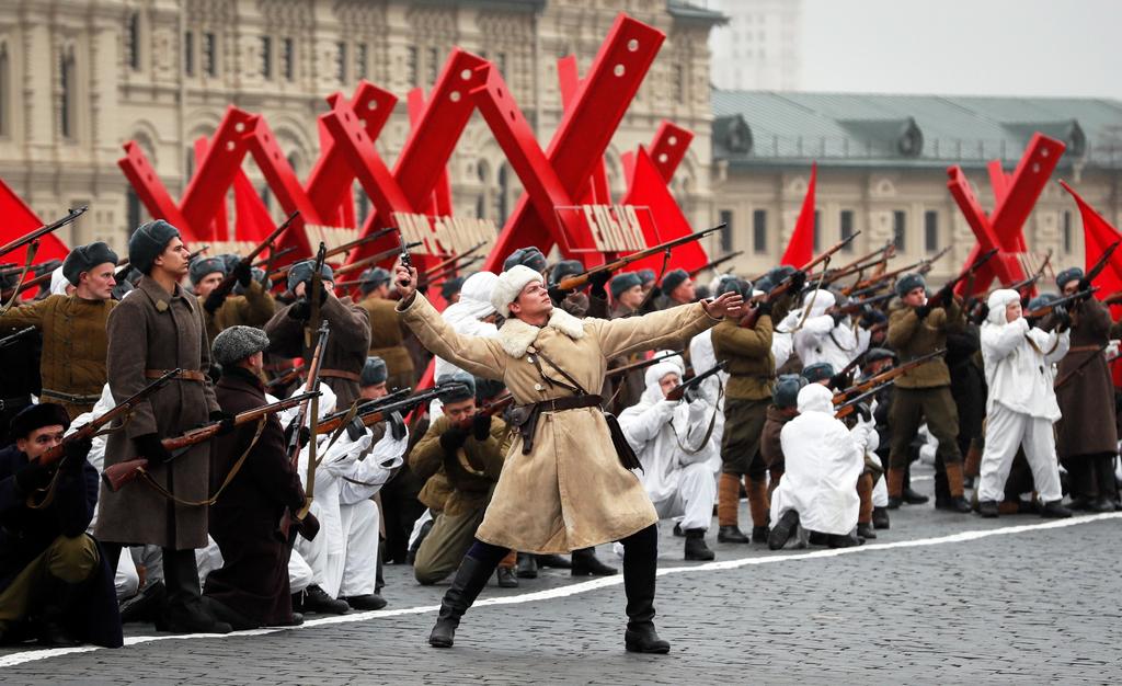 Rusia recrea legendario desfile de la Segunda Guerra Mundial en Moscú