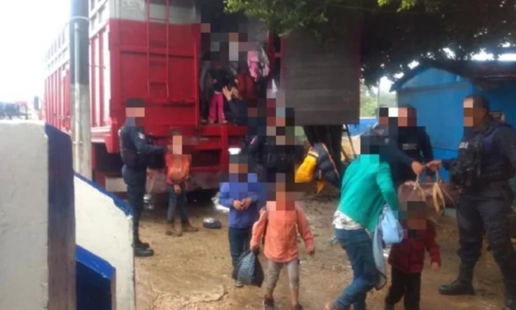 Rescatan a cien migrantes en Veracruz; hay 2 detenidos