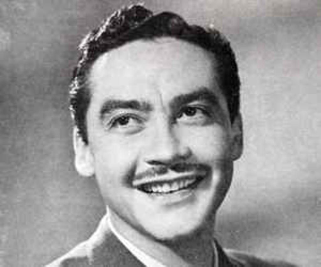 1916: Nace Fernando Fernández, afamado actor y cantante mexicano
