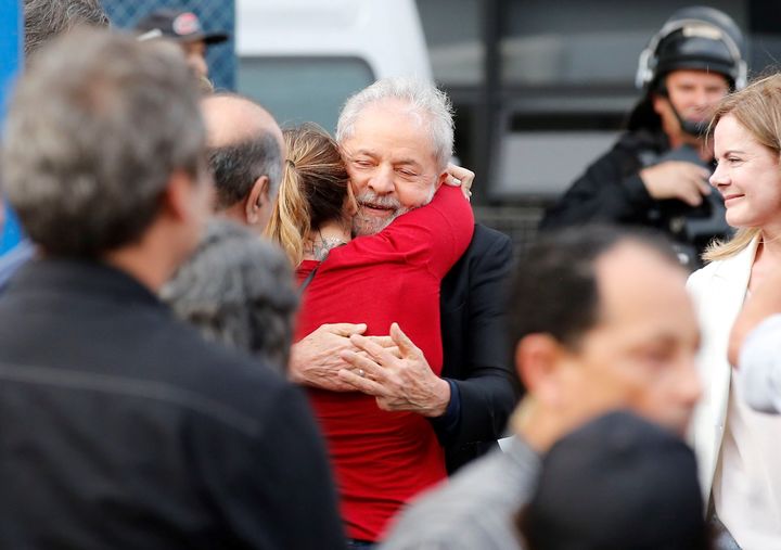 Tras 580 días Lula da Silva deja la prisión