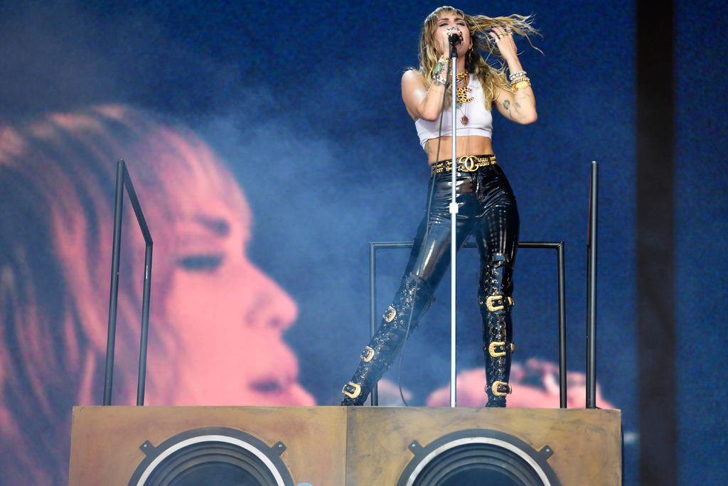 Operan a Miley Cyrus de las cuerdas vocales