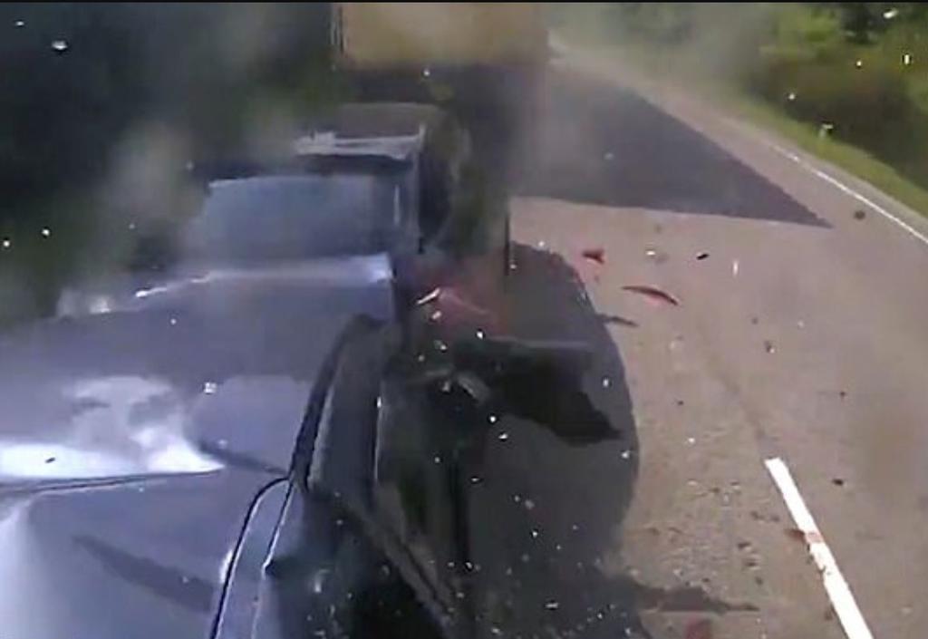 Video: Viajaba a 78 km/h y provoca aterrador accidente