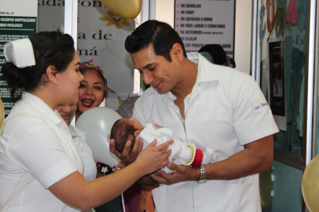 Dan de alta a bebé que nació de 6 meses en Gómez Palacio