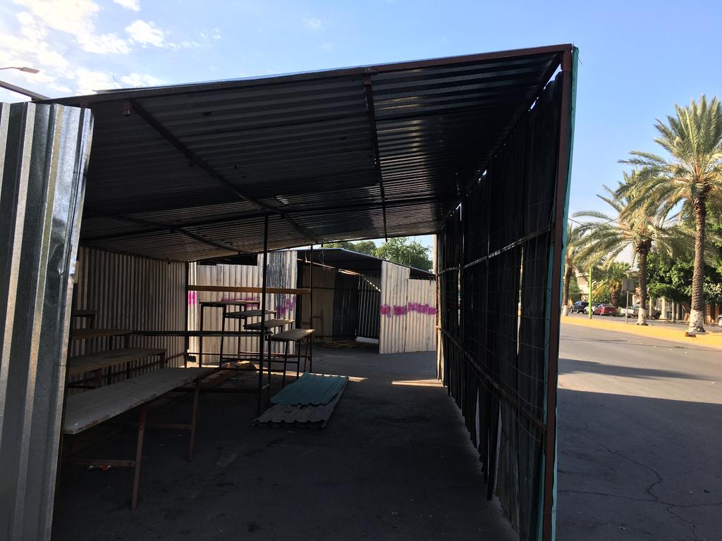 Inicia instalación de Mercado Navideño en parque Morelos de Gómez Palacio