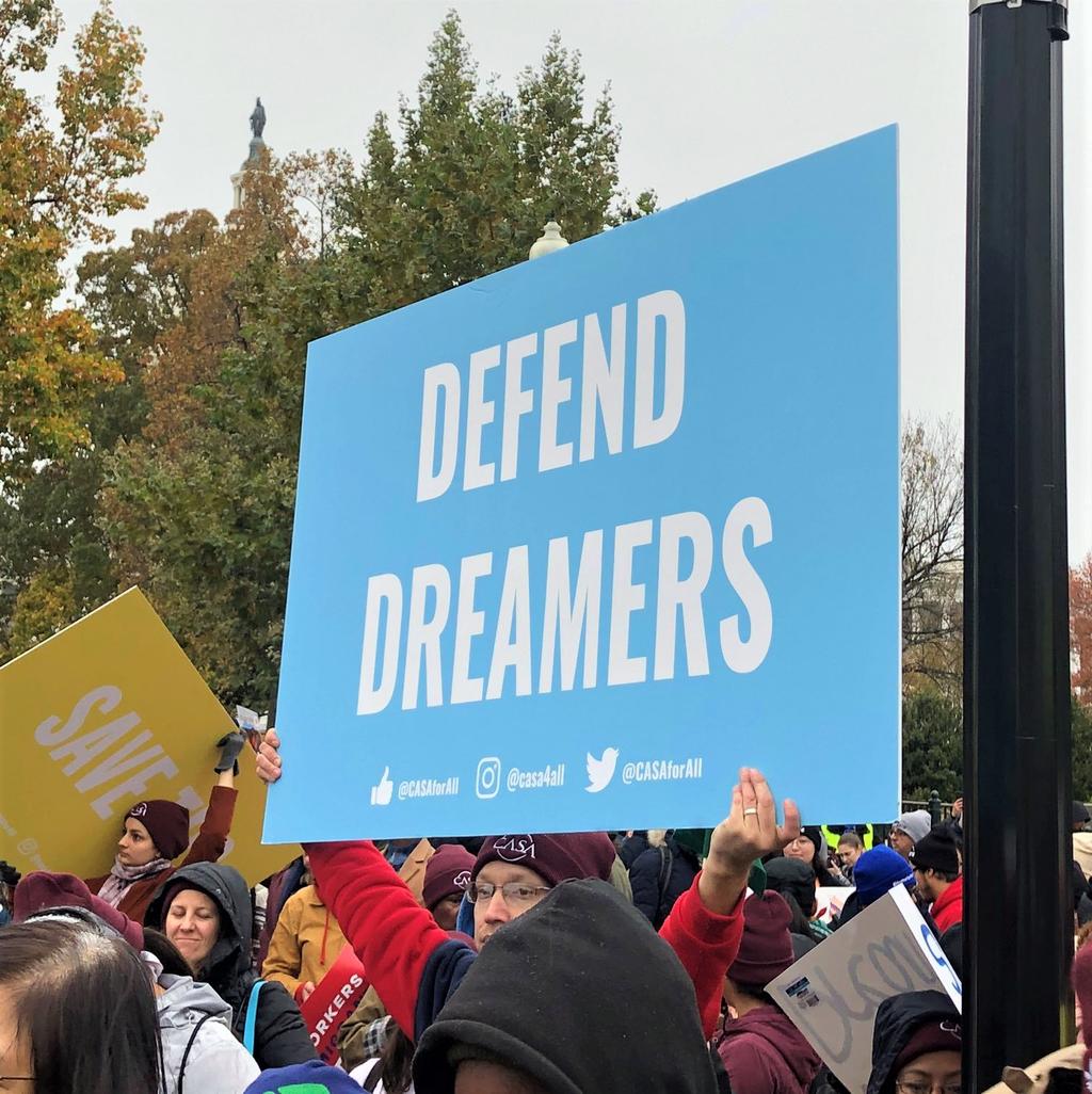 Miles de estudiantes en EUA marchan a favor de DACA