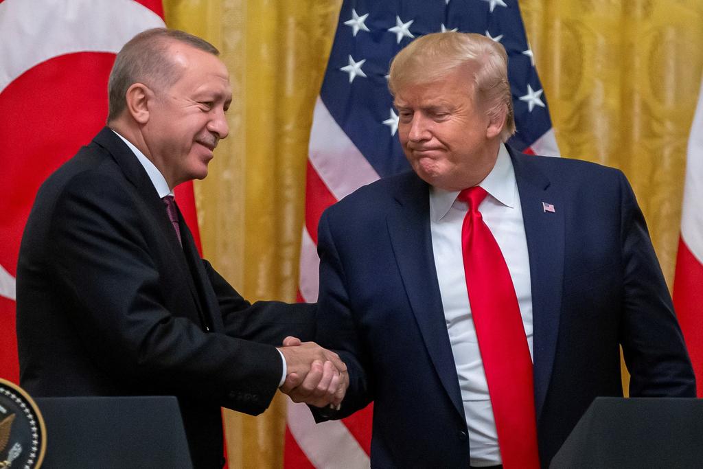 Trump se declara 'fan' de Erdogan y le defiende ante un Congreso indignado