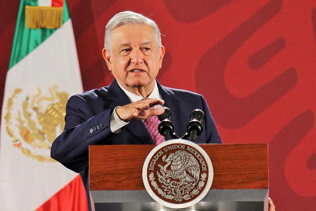 Anuncia AMLO aumento al salario de soldados y marinos