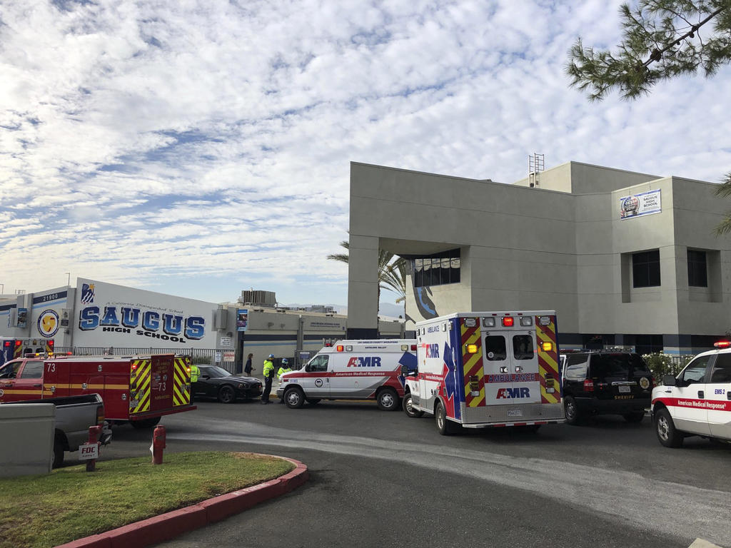 Detienen a sospechoso de tiroteo en escuela de California