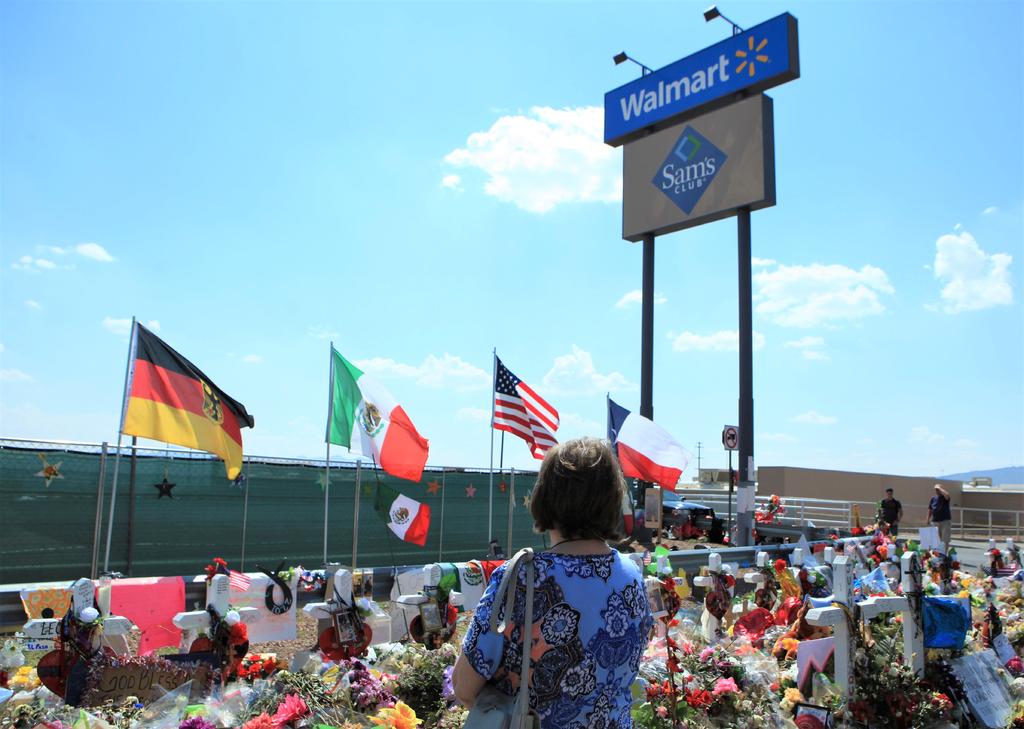 Reabren Walmart en EUA donde murieron 22 personas en tiroteo