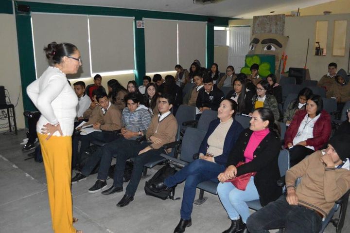 Clausuran talleres para jóvenes