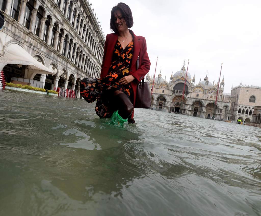 Cierra Venecia la emblemática plaza de San Marcos por nueva inundación