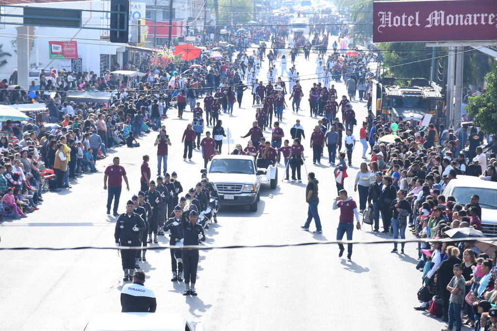 Conmemoran aniversario de la Revolución con desfile en Gómez Palacio