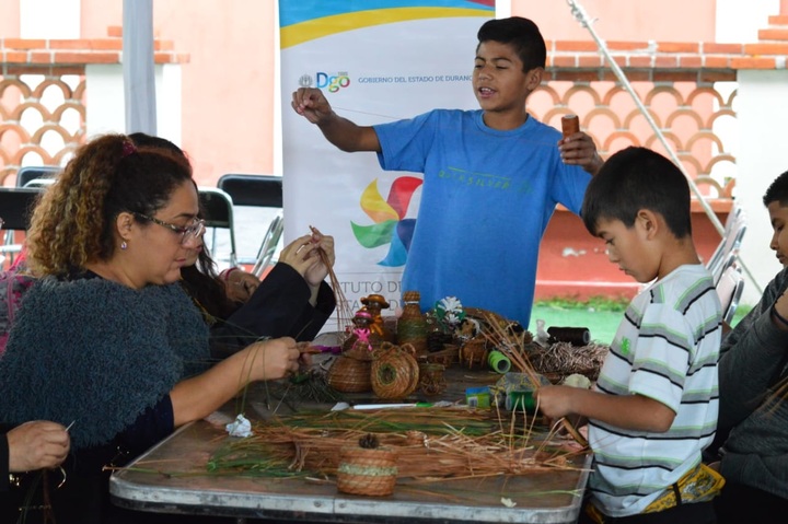 Niños artesanos de El Salto van a evento en Puebla
