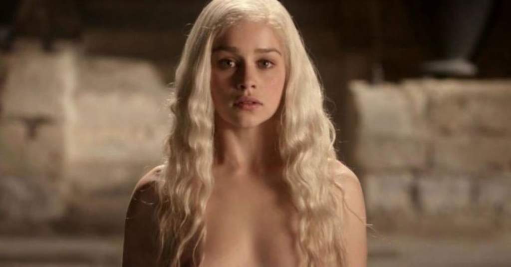 Emilia Clarke revela que la presionaron para desnudarse en GOT