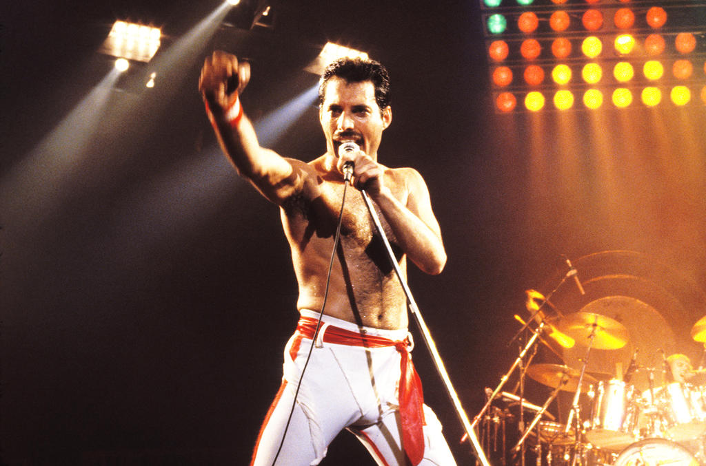 1991: Muere Freddie Mercury, el vocalista principal de la banda de rock Queen
