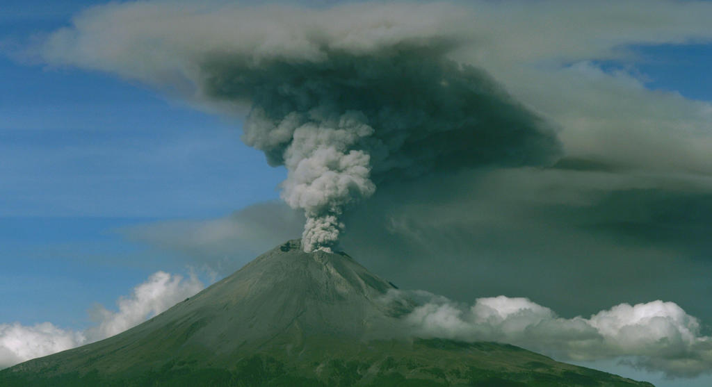 Popocatépetl emite 199 exhalaciones en últimas 24 horas