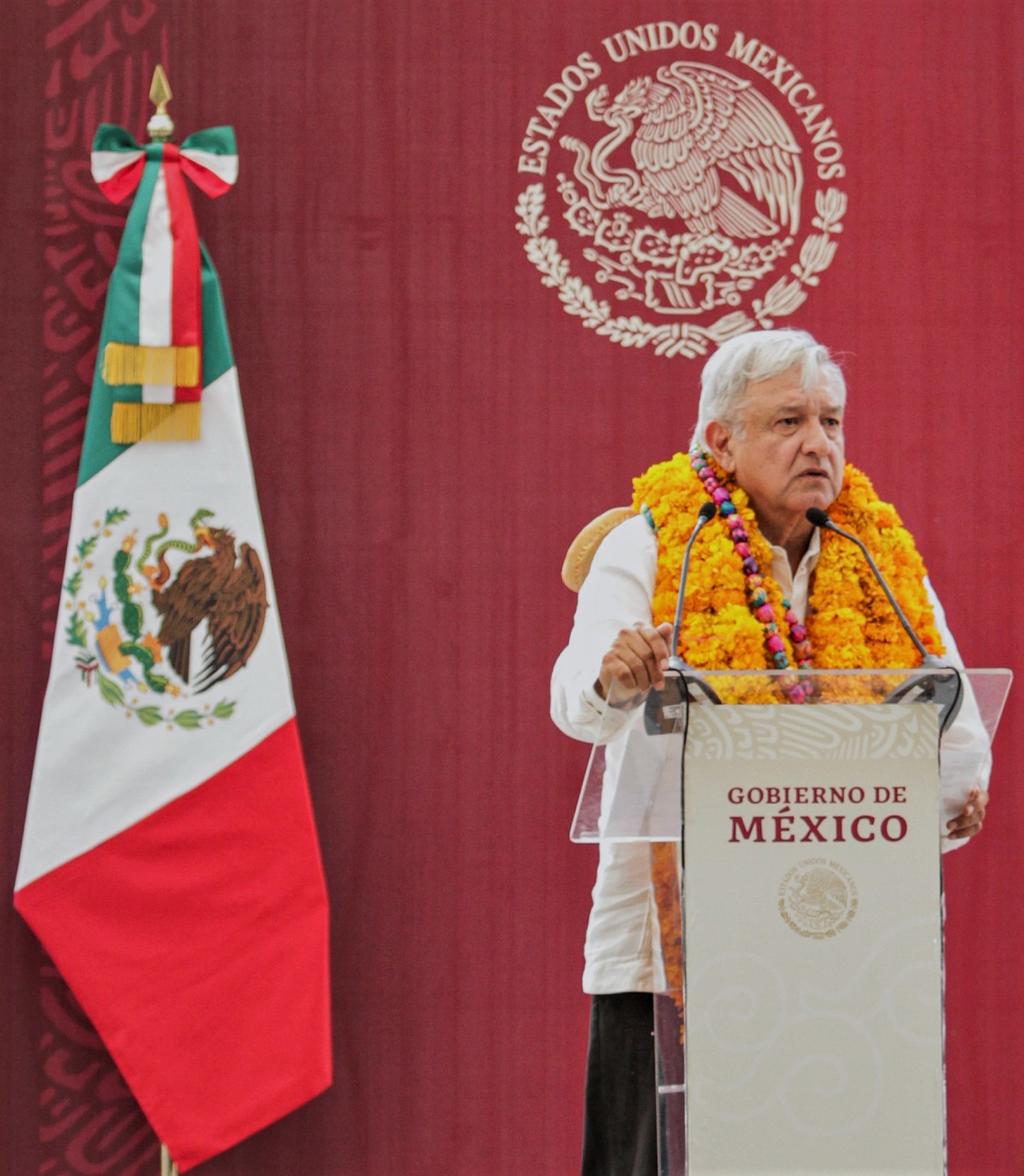 AMLO advierte a INE que se acabó la 'burocracia dorada'