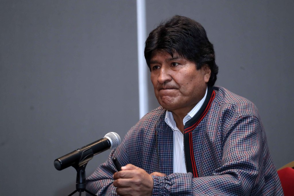 Tramitan CURP a Evo Morales