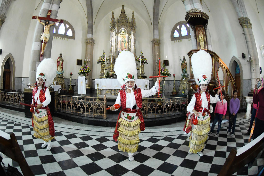 Reciben danzas la bendición en La Laguna de Durango