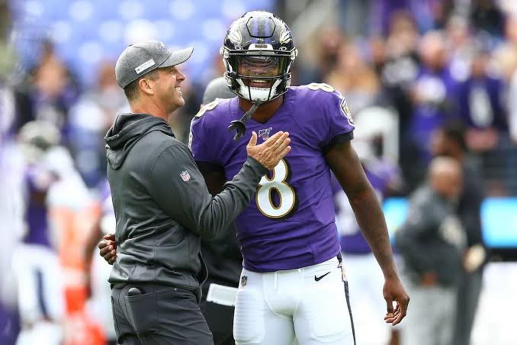 Cuervos aplastan a Rams con un inspirado Lamar Jackson