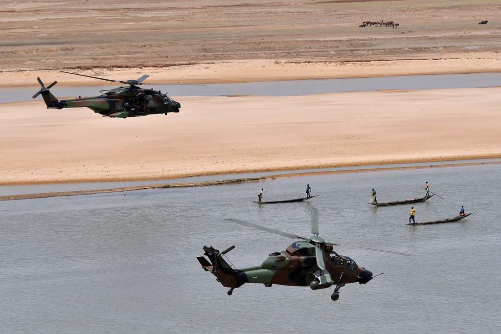 Mueren 13 militares franceses tras choque de dos helicópteros en Mali