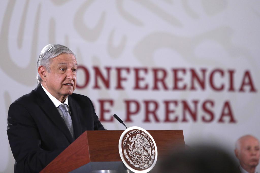 Envía Obrador iniciativa para constitucionalizar atención médica, pensiones y becas