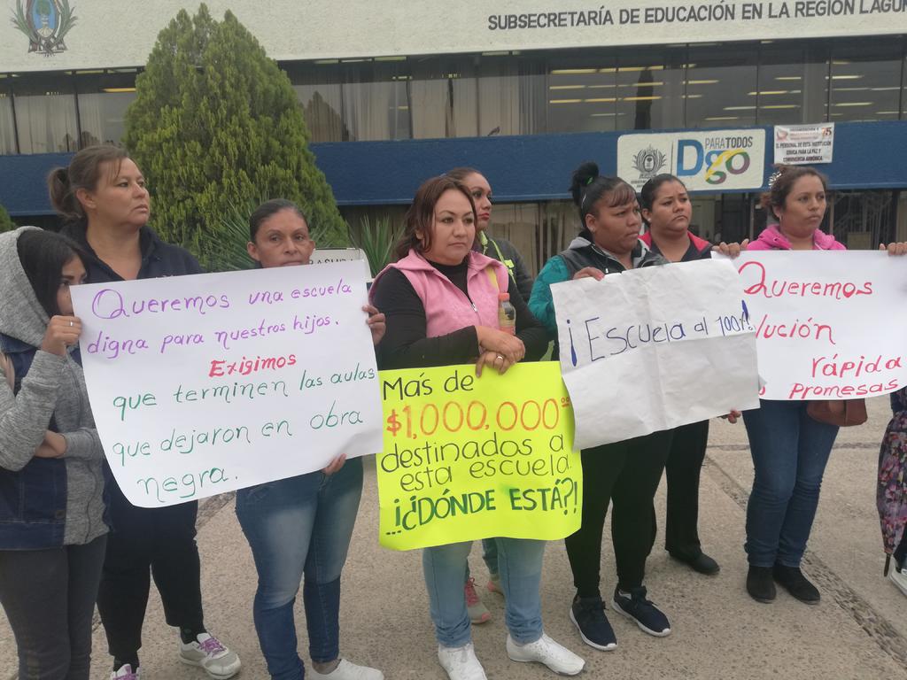 Protestan por suspensión a programa Escuelas al Cien en Gómez Palacio