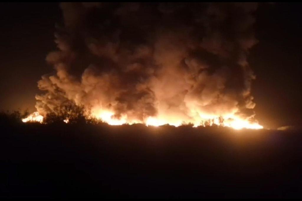 Se registra fuerte incendio en planta recicladora de Gómez Palacio