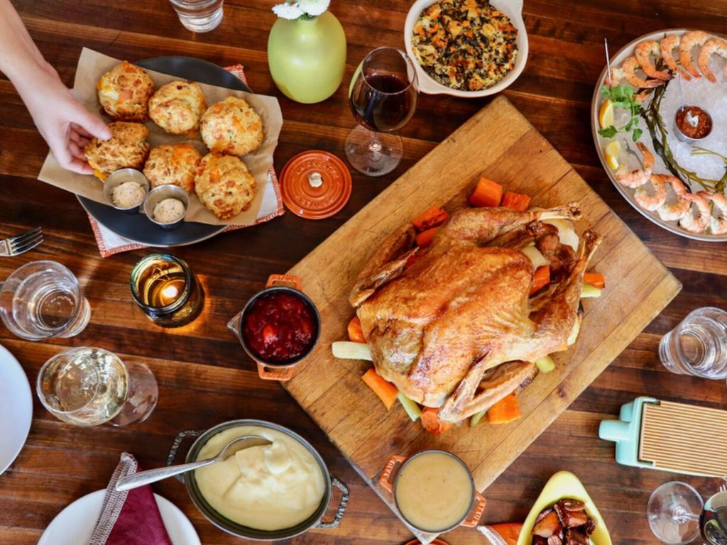 Sitio para adultos ofrece dinero por transmitir la cena familiar de alguien