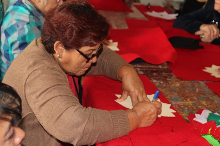 Arranca taller de manualidades navideñas