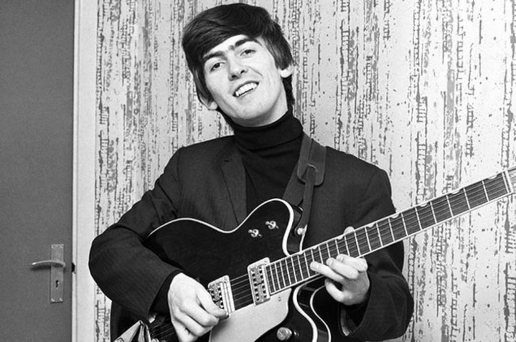 2001: Muere George Harrison, guitarrista y cantante de la banda de rock The Beatles