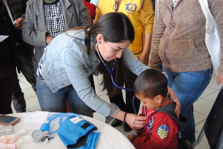 Ofrecen servicio médico gratis en El Salto