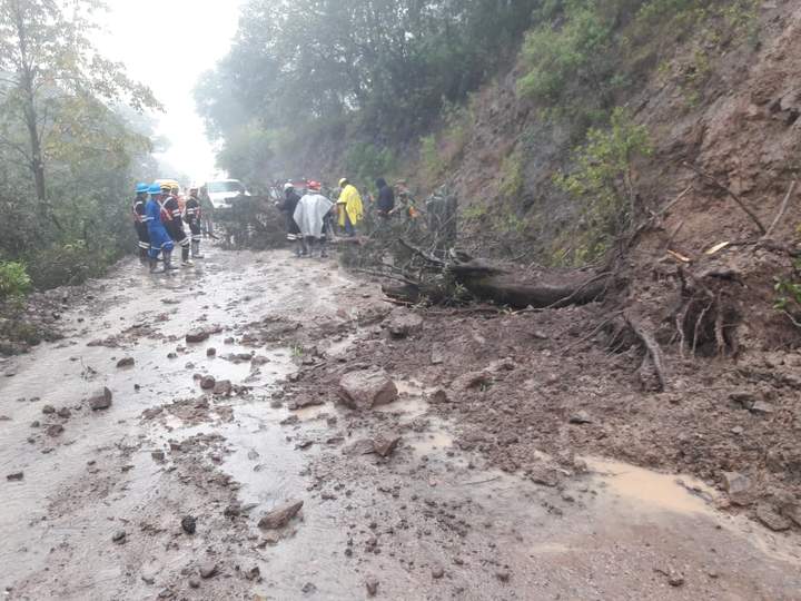 Lluvias incomunican a la Sierra de Durango