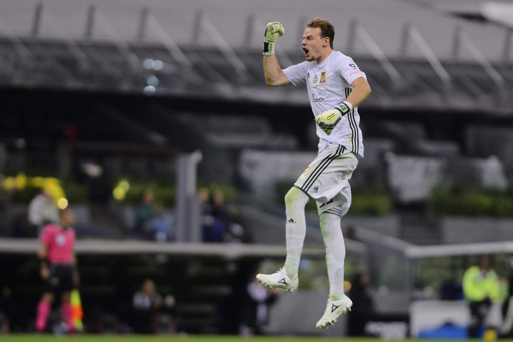 Portero suplente de Tigres, feliz por debuta en liguilla con su equipo