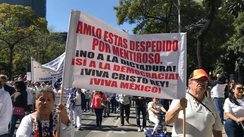 Felipe Calderón felicita en redes éxito de marcha anti-AMLO
