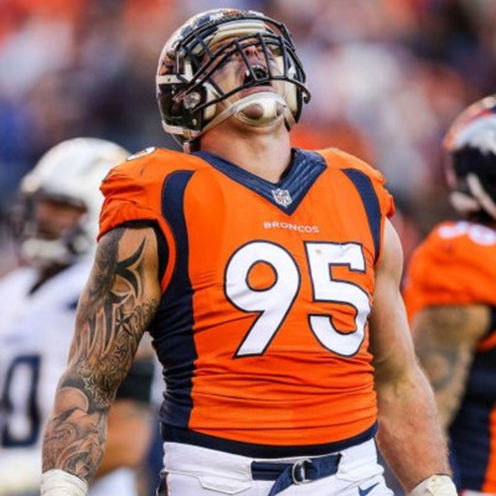 Derek Wolfe no puede jugar con Denver